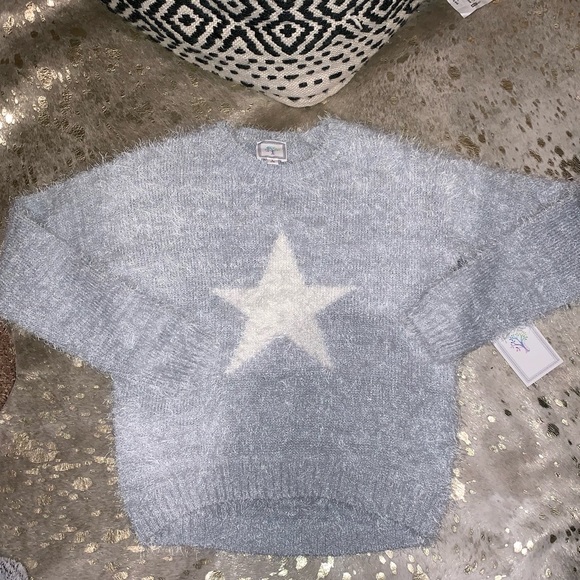 NWT • gray fuzzy star sweater - Picture 2 of 3